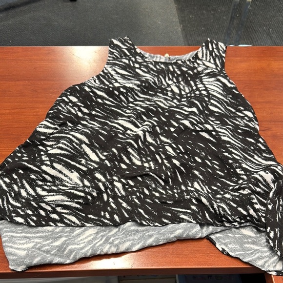 Lord + Taylor 424 fifth tank L // 062714 - Picture 1 of 2